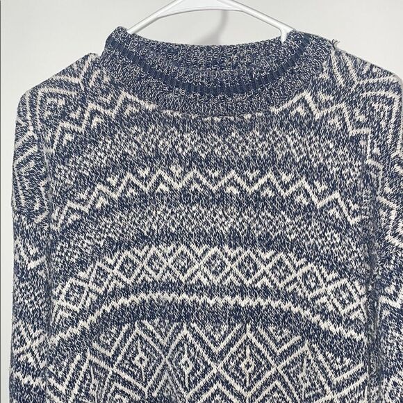 Men's Blue and White Patterned Sweater - Picture 2 of 10